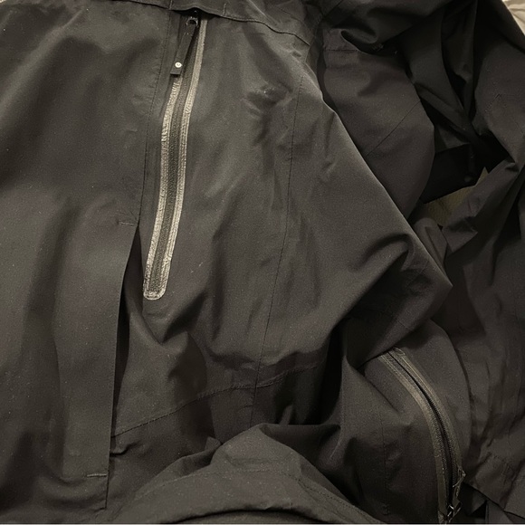 Lululemon Lightweight Water Resistant Jacket - Picture 6 of 16